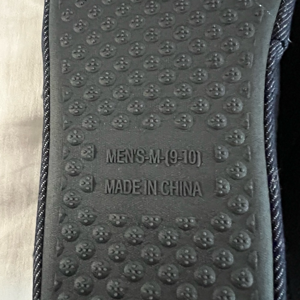 True Religion Size Medium Slippers - Picture 8 of 8